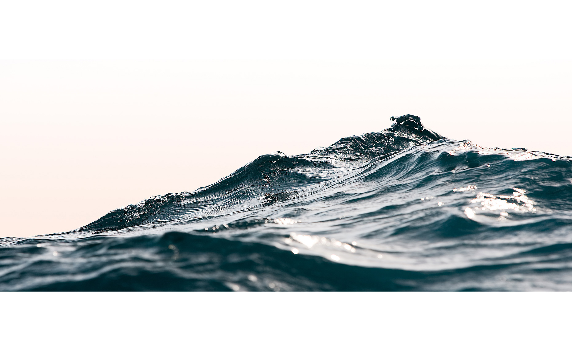 dramatic view of open ocean wave 6290-sm_Robert-Hollandmarine boat photography 