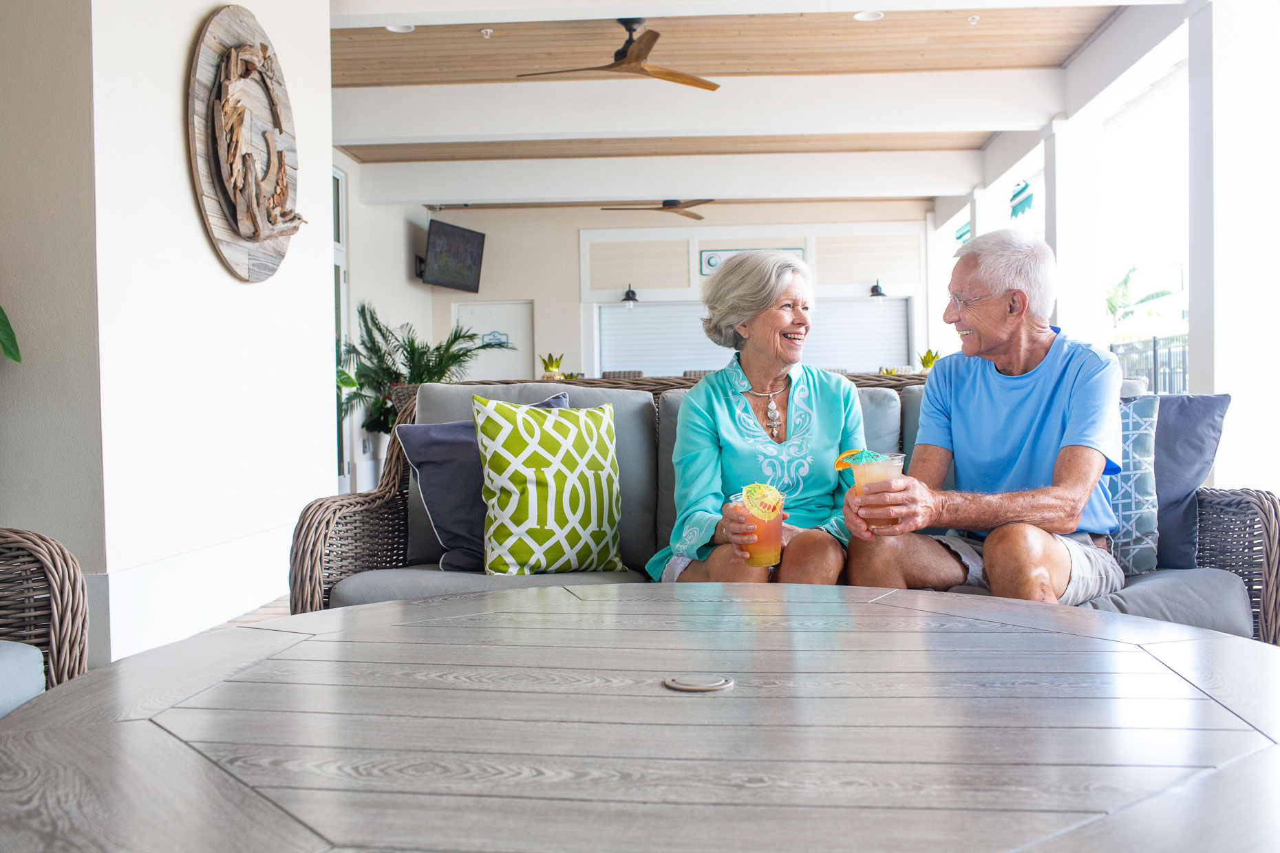 _MG_2543_RobertHolland_retired couple relaxing at clubhouse patio