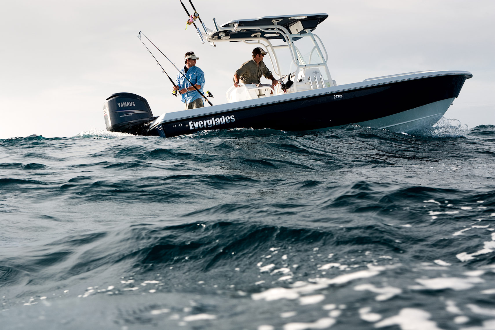 men fishing on small boat on large wave_Y0U0091_Robert-Holland.jpg
