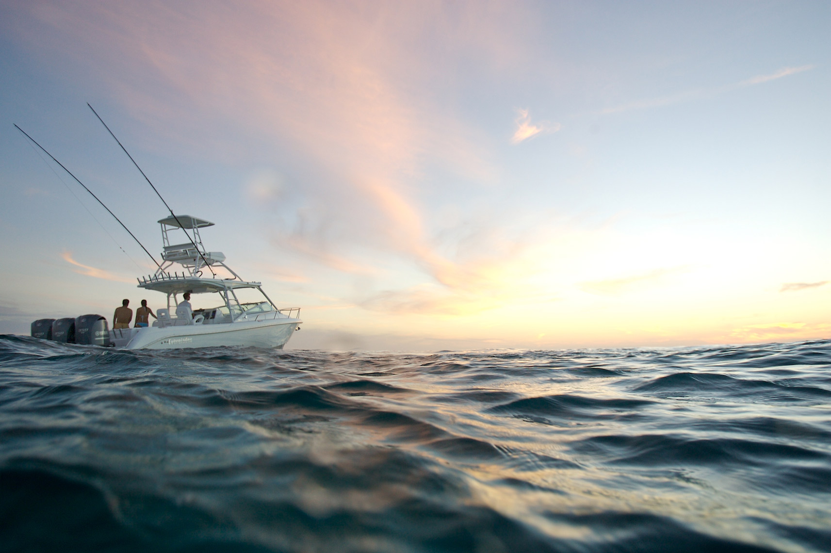 sportfishing yacht sunset_Y0U8290_Robert Holland.jpg